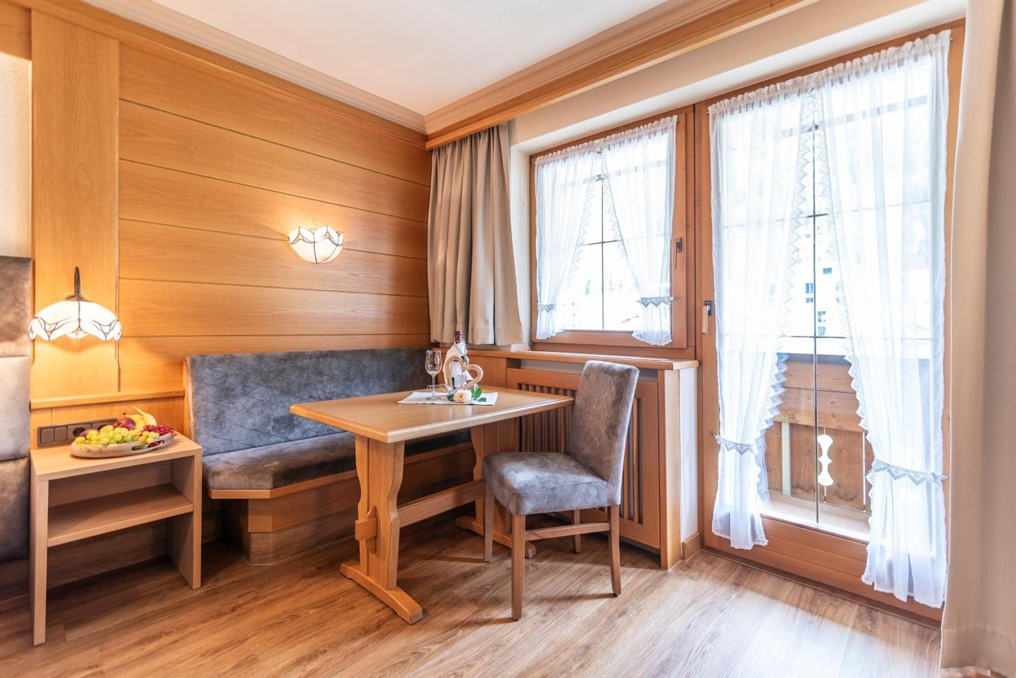 Hotel Garni Apart Tina Ischgl Esterno foto